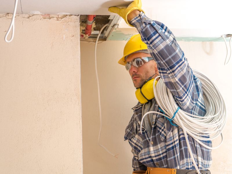 Instalații Electrice de Curenți Slabi